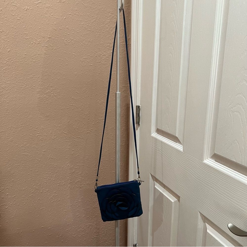 Flower Crossbody - Picture 6 of 6